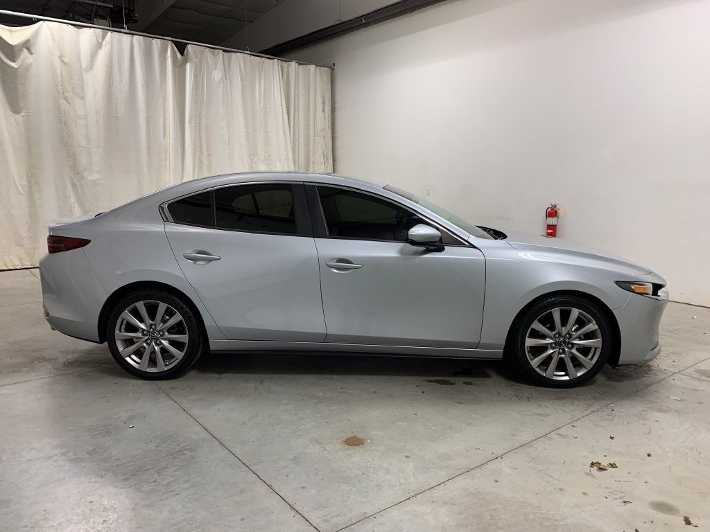 Used 2020 MAZDA MAZDA3 Sedan w/ Select Package FWD image 11