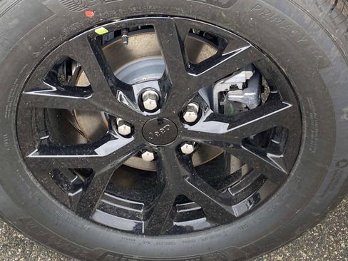 New 2026 Jeep Grand Cherokee Altitude image 6