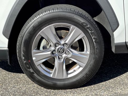 Used 2022 Toyota RAV4 XLE image 27