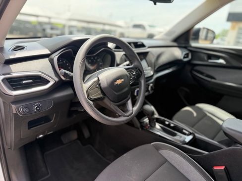 Used 2023 Chevrolet TrailBlazer LS FWD image 8