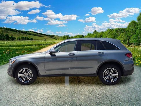 Used 2021 Mercedes-Benz GLC 300 4MATIC image 3