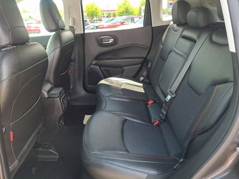 Used 2019 Jeep Compass Trailhawk w/ Cold Weather Group AWD/4WD image 10