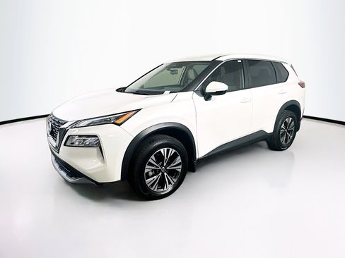 Used 2023 Nissan Rogue SV image 3