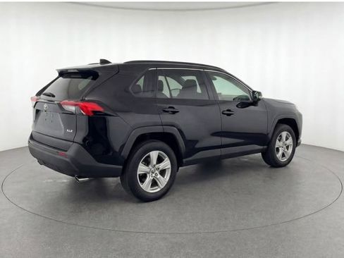 Used 2024 Toyota RAV4 XLE w/ Convenience Package FWD image 7