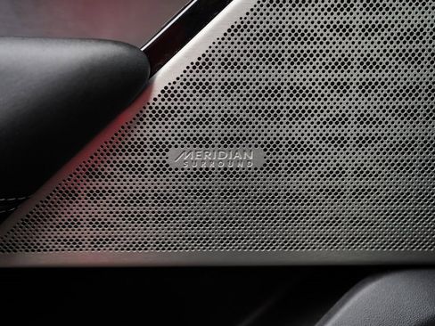 Used 2022 Land Rover Range Rover Velar R-Dynamic S image 36