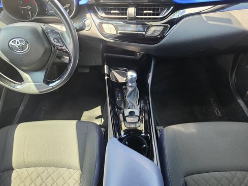 Used 2021 Toyota C-HR XLE FWD image 28