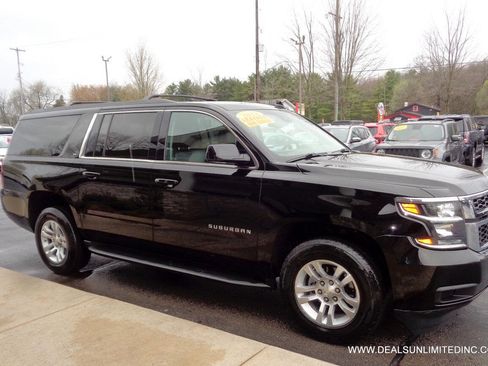 Used 2018 Chevrolet Suburban LT image 2