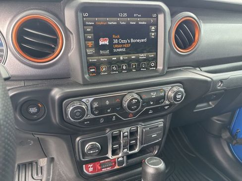 Used 2022 Jeep Gladiator Mojave w/ Cold Weather Group AWD/4WD image 16
