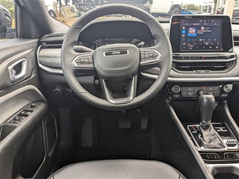 Certified 2025 Jeep Compass Latitude image 15