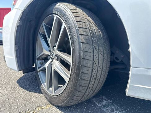 Used 2015 Lexus CT 200h w/ Navigation Package FWD image 18