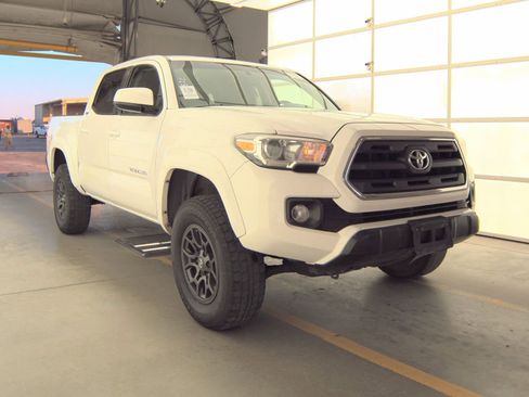 Used 2017 Toyota Tacoma SR5 image 4
