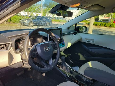 Used 2021 Toyota Corolla LE image 29