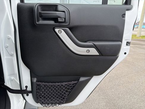 Used 2017 Jeep Wrangler Unlimited Sahara w/ Dual Top Group image 21