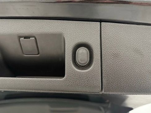 Used 2019 Chevrolet Suburban LT image 36