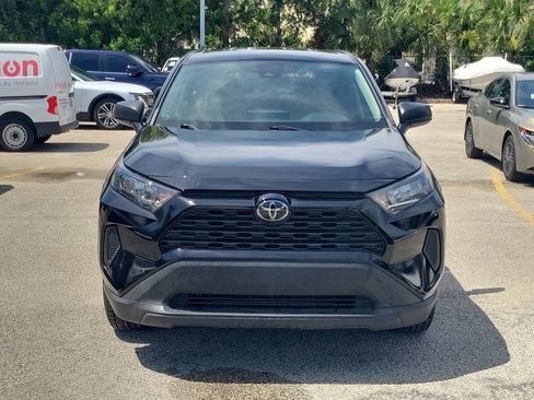 Used 2022 Toyota RAV4 LE FWD image 2