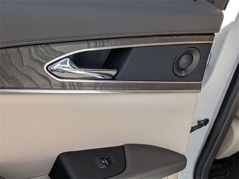 Used 2020 Lincoln Nautilus Reserve image 28