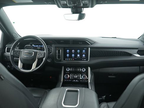 Used 2021 GMC Yukon Denali w/ Denali Premium Package image 16