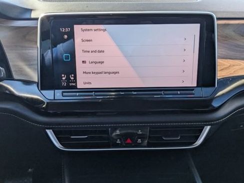 Used 2024 Volkswagen Atlas SE image 40