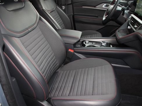 Certified 2025 Ford Explorer ST-Line w/ Premium Package image 28