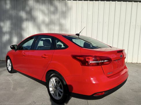 Used 2017 Ford Focus SE FWD image 5
