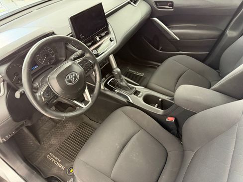 Used 2024 Toyota Corolla Cross LE FWD image 4