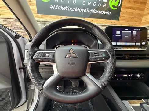 Used 2023 Mitsubishi Outlander SE AWD/4WD image 17