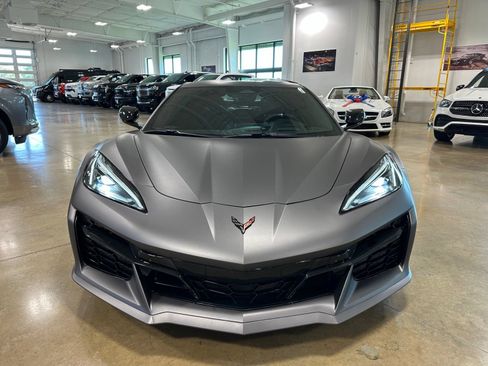 Used 2025 Chevrolet Corvette Z06 RWD image 2