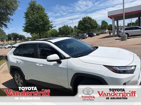 Used 2022 Toyota RAV4 XLE w/ Convenience Package image 1