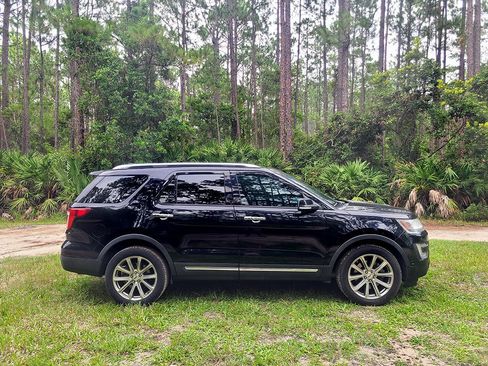 Used 2016 Ford Explorer Limited w/ Equipment Group 301A FWD image 8