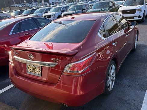 Used 2013 Nissan Altima 3.5 SL w/ Technology Pkg image 3