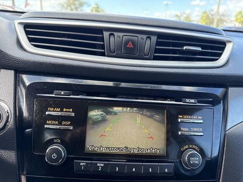 Used 2016 Nissan Rogue SV image 26