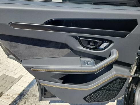 Used 2024 Lamborghini Urus S AWD/4WD image 16