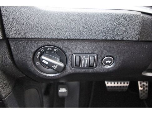 Used 2020 Dodge Charger SXT w/ Driver Convenience Group image 22