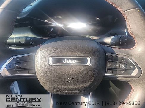 Used 2023 Jeep Compass Trailhawk image 9