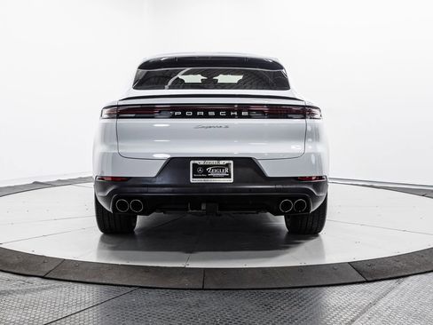 Used 2024 Porsche Cayenne S AWD/4WD image 29