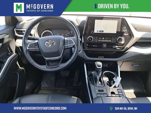 Used 2023 Toyota Highlander XLE AWD/4WD image 24