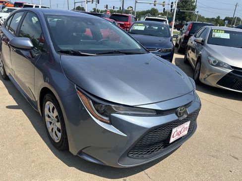 Used 2020 Toyota Corolla LE FWD image 3