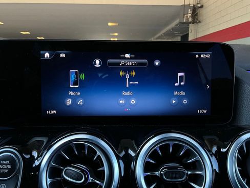 Used 2025 Mercedes-Benz GLA 250 image 30