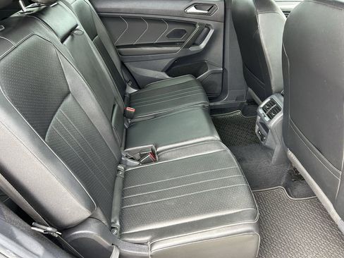 Used 2022 Volkswagen Tiguan SE R-Line image 11