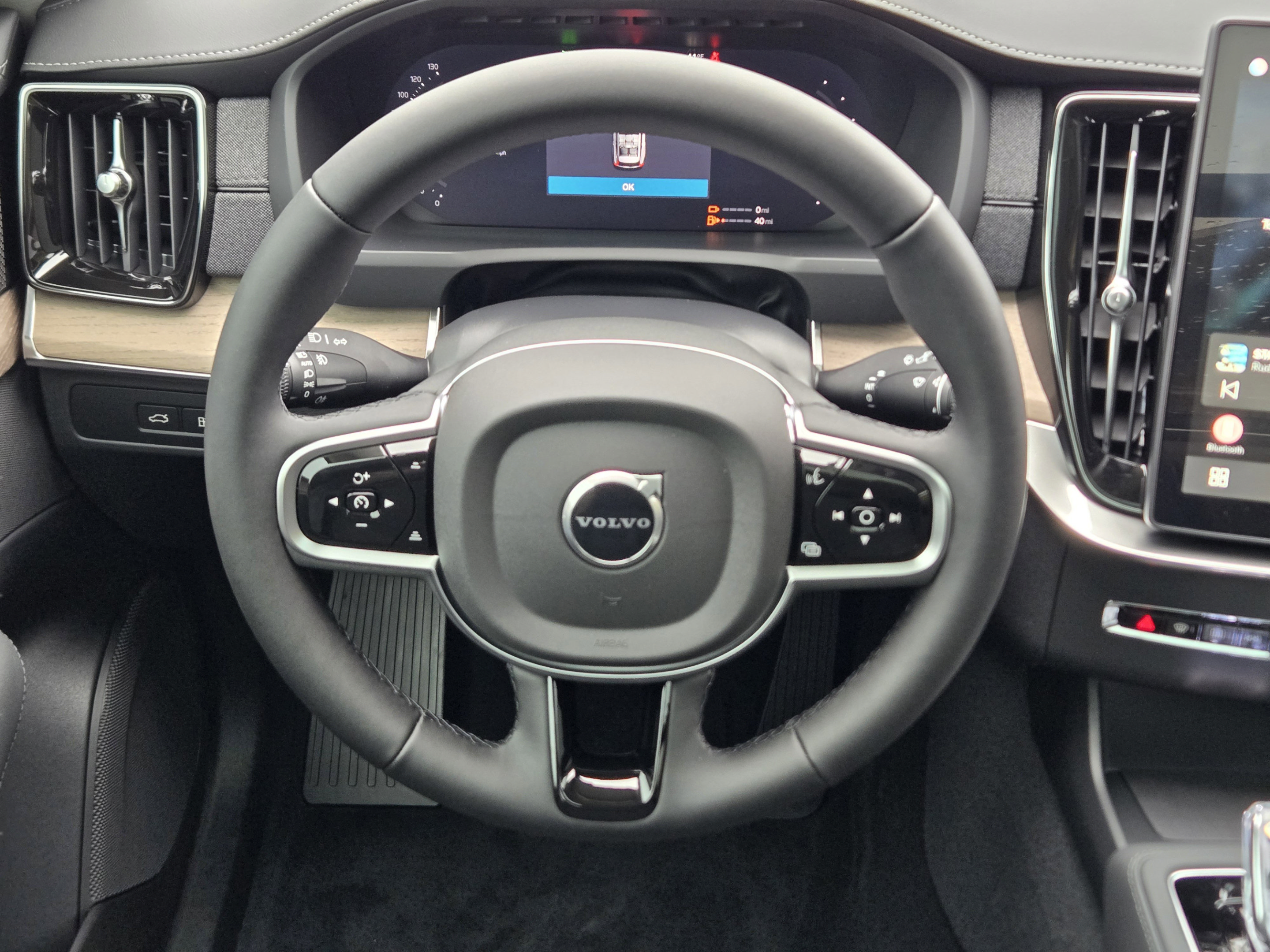 New 2026 Volvo XC90 T8 Plus w/ Protection Package Premier AWD/4WD image 23