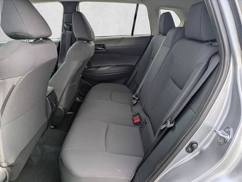 Used 2025 Toyota Corolla Cross LE FWD image 17