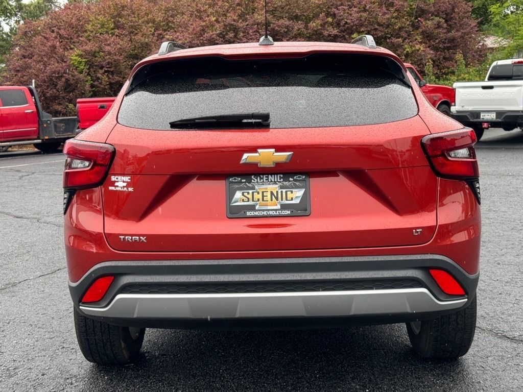 Used 2024 Chevrolet Trax LT FWD image 4