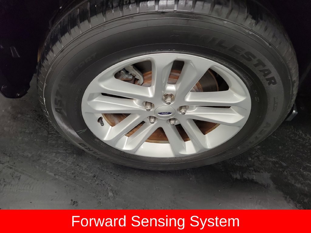 Used 2017 Ford Explorer XLT w/ Equipment Group 202A FWD image 12