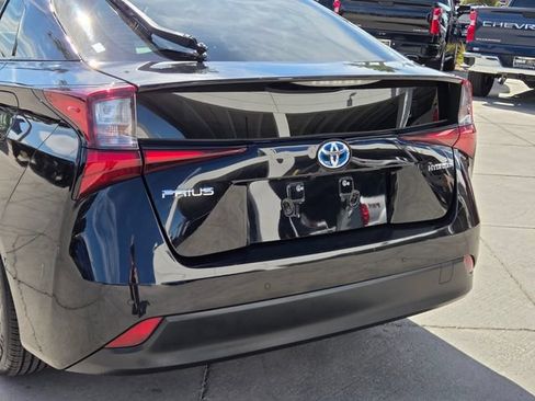 Used 2021 Toyota Prius LE FWD image 5