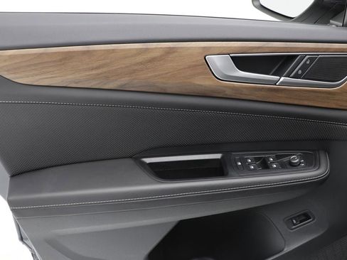 Used 2025 Volkswagen Atlas SE image 16