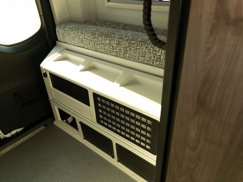 Used 2023 Mercedes-Benz Sprinter 2500 image 63