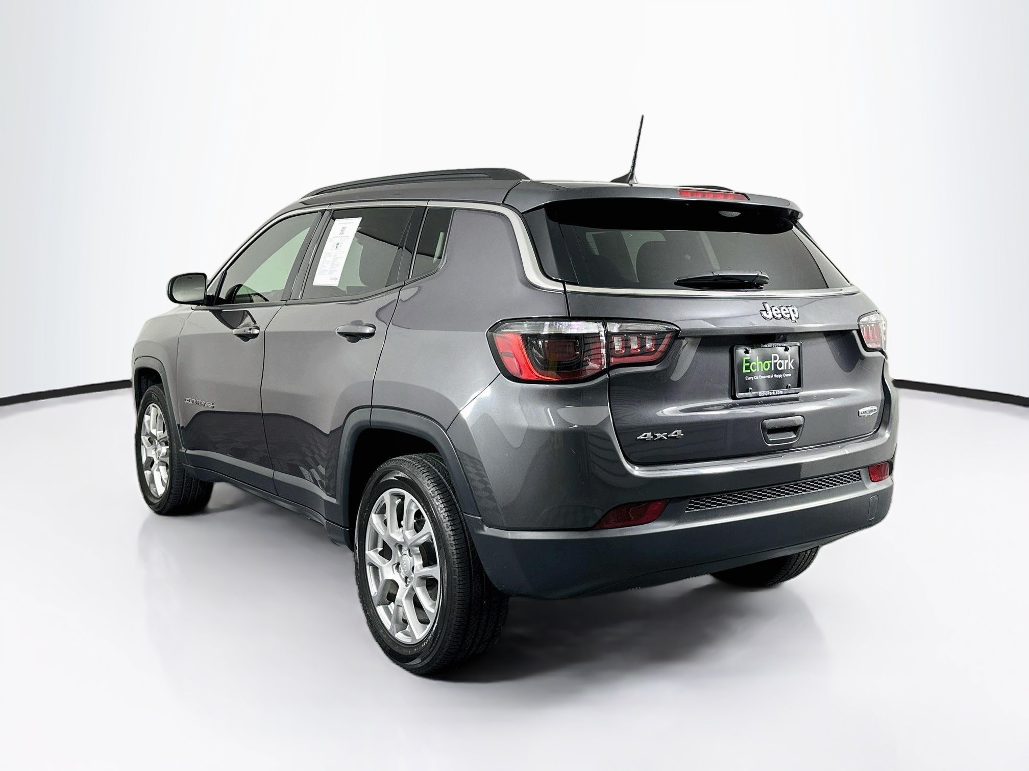 Used 2024 Jeep Compass Latitude AWD/4WD image 5