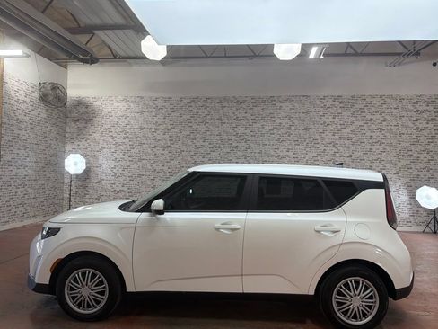Used 2023 Kia Soul LX FWD image 4