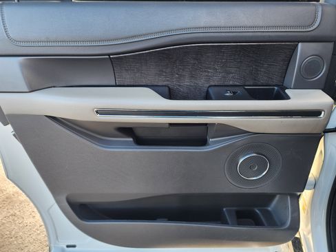 Used 2021 Ford Expedition Max Limited image 15