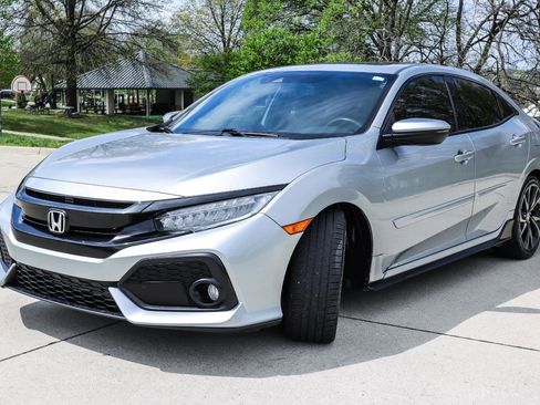 Used 2018 Honda Civic Sport Touring image 3